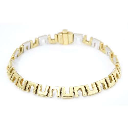 684 - A 9ct gold bracelet approx. 7 1/2