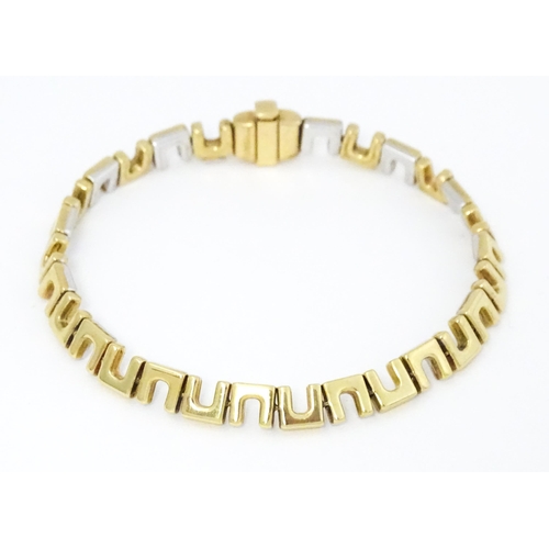 684 - A 9ct gold bracelet approx. 7 1/2