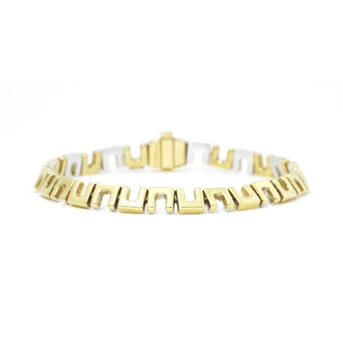 684 - A 9ct gold bracelet approx. 7 1/2