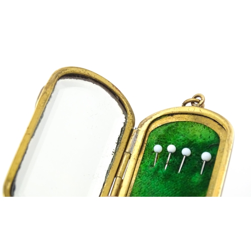 713 - A 9ct gold plated Charles S Green marked 9ct metal core together with a gilt metal etui. Approx 2