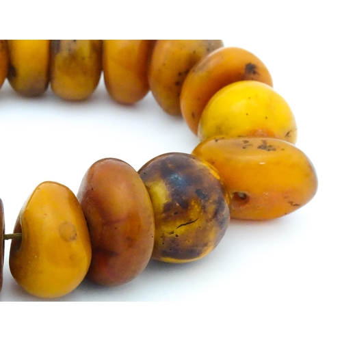 727 - A necklace of graduated amber coloured beads. Smallest approx. 1 1/4