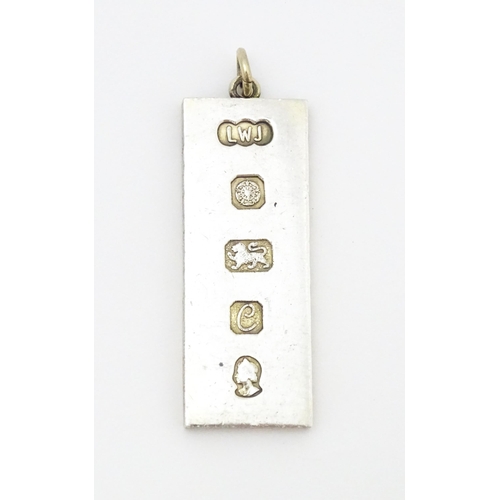 761 - A silver pendant of ingot form hallmarked Sheffield 1977 with silver Jubilee mark, maker LWJ. Approx... 