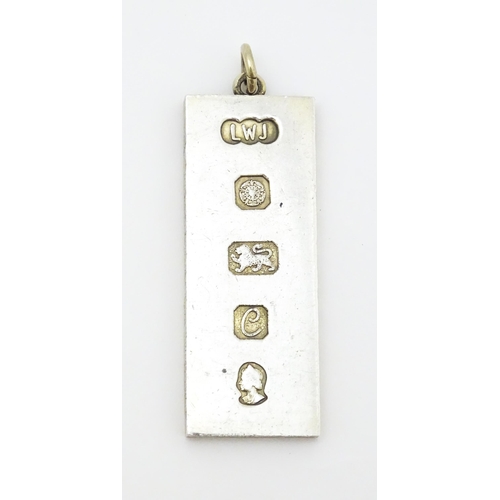 761 - A silver pendant of ingot form hallmarked Sheffield 1977 with silver Jubilee mark, maker LWJ. Approx... 