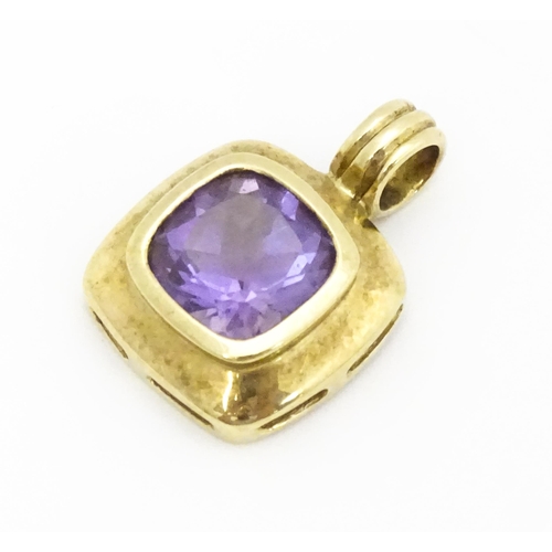 635 - A 9ct gold pendant set with central amethyst. Pendant approx. 1