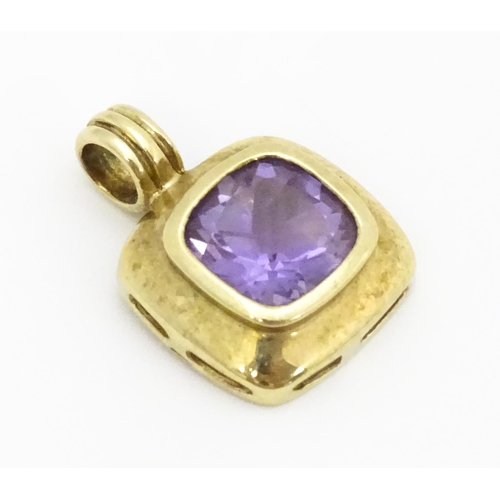 635 - A 9ct gold pendant set with central amethyst. Pendant approx. 1