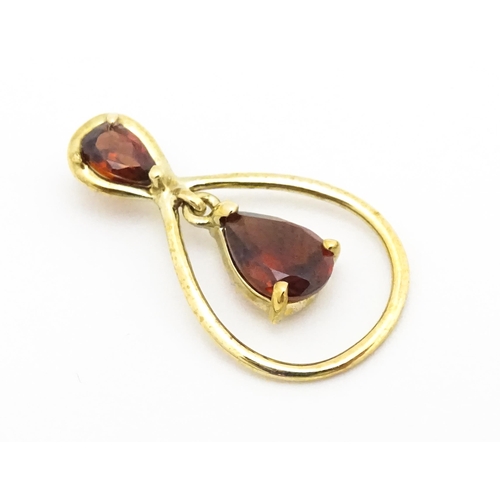 641 - A 9ct gold pendant set with garnets. Approx. 1