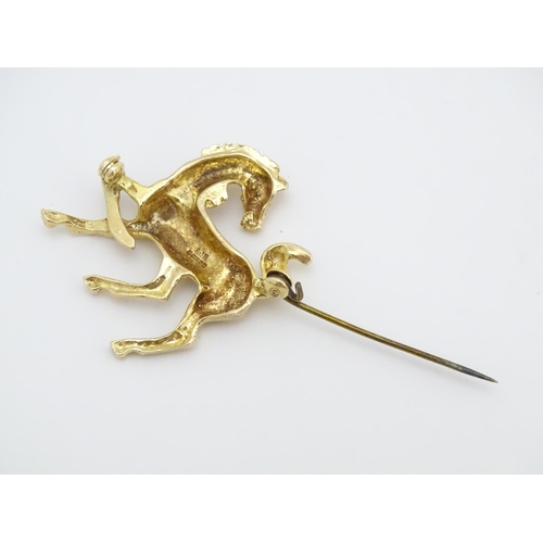 650 - A 9ct gold brooch modelled as a prancing horse / pony. Approx. 1 1/2