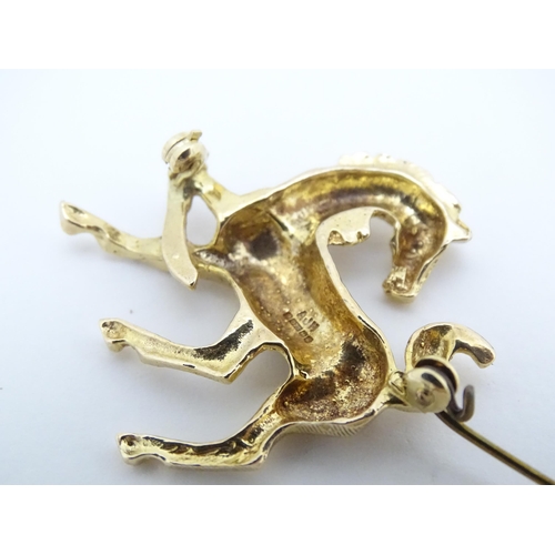 650 - A 9ct gold brooch modelled as a prancing horse / pony. Approx. 1 1/2