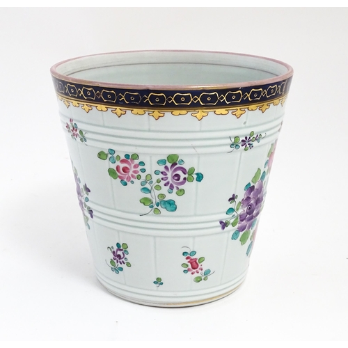 150 - A Samson style small pail / bucket decorated with flowers and foliage with banded gilt border. Appro... 