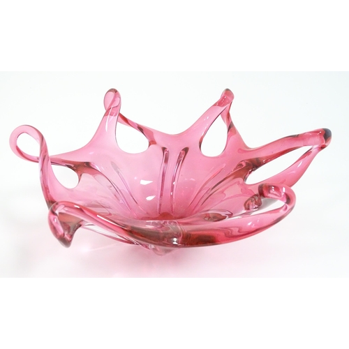 231 - A retro 20thC pink art glass centrepiece with looped edge in the manner of Josef Hospodka for Chribs... 