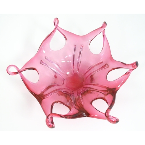 231 - A retro 20thC pink art glass centrepiece with looped edge in the manner of Josef Hospodka for Chribs... 