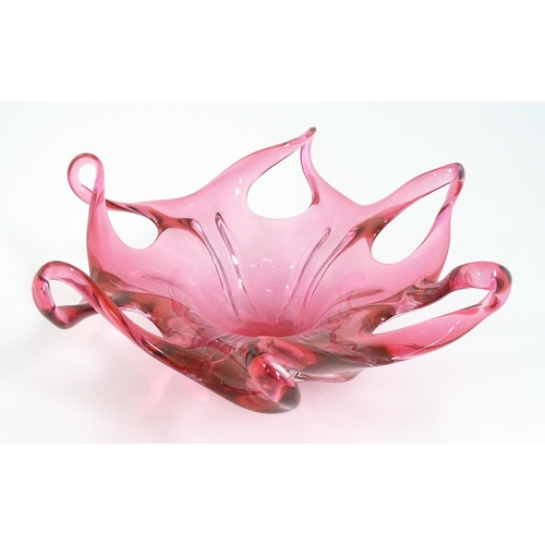 231 - A retro 20thC pink art glass centrepiece with looped edge in the manner of Josef Hospodka for Chribs... 