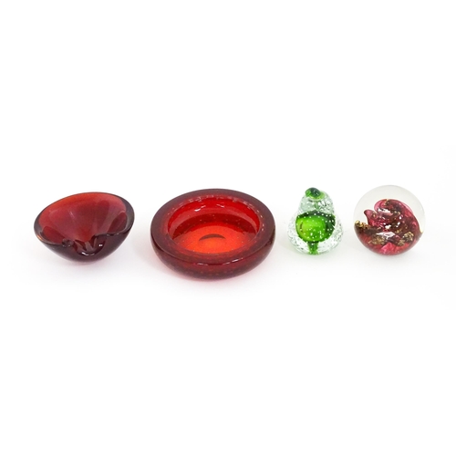 282 - A quantity of assorted studio / art glass, to include Whitefriars red glass ashtray with air bubble ... 