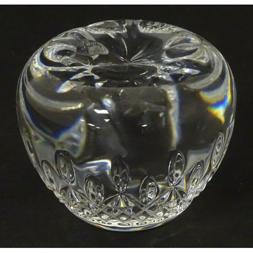 289 - Five assorted glass paperweights to include a Liskeard Glass example dated 1979, etc. Largest approx... 