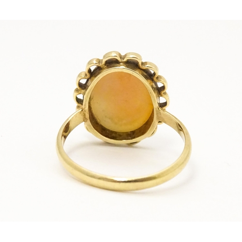 591 - A 9ct gold ring set with central cameo. Ring size approx. M