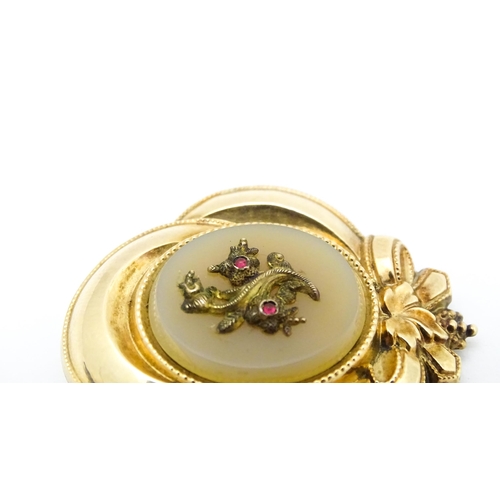 630 - A Victorian yellow metal brooch with foliate and bow detail. Approx. 1 1/2