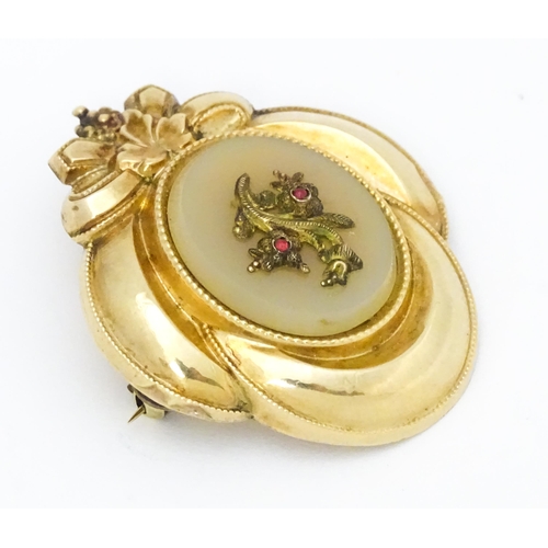 630 - A Victorian yellow metal brooch with foliate and bow detail. Approx. 1 1/2