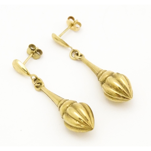 678 - A pair of yellow metal drop earrings. Approx  1 1/2