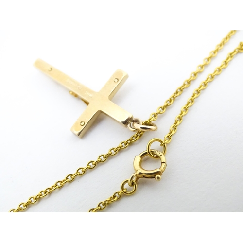 686 - A 9ct gold crucifix pendant approx 1