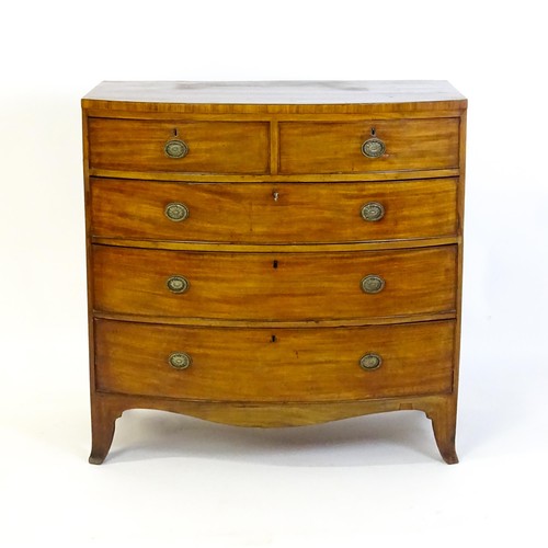 1471 - A late 18thC / early 19thC mahogany bow fronted chest of drawers with two short over three long grad... 