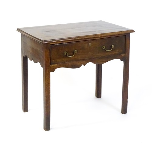 1527 - A Georgian mahogany low boy with a moulded top above a single long drawer with swan neck handles, th... 