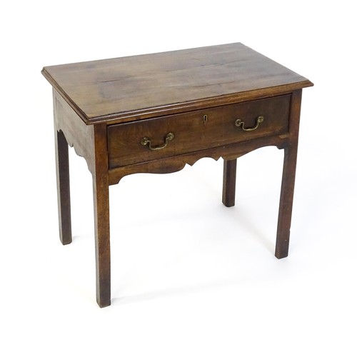 1527 - A Georgian mahogany low boy with a moulded top above a single long drawer with swan neck handles, th... 