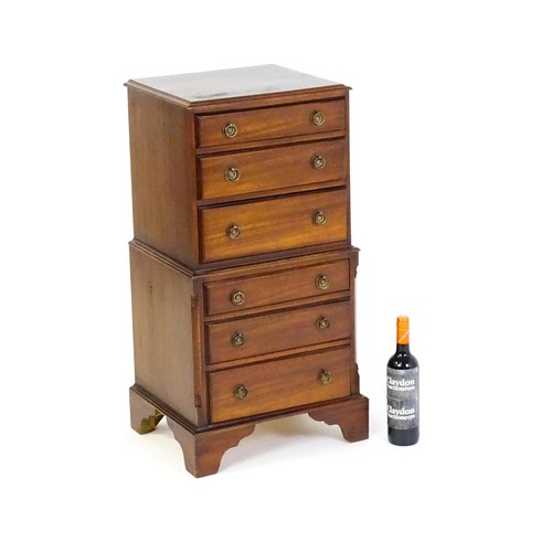 1549 - A 20thC mahogany chest on chest of small proportions, the structure containing six short drawers and... 