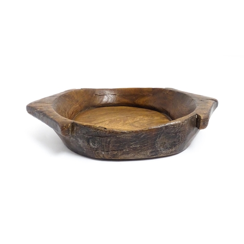 1152 - A large 20thC carved fruit wood centrepiece / fruit bowl with pointed twin handles. Approx. 3 1/2