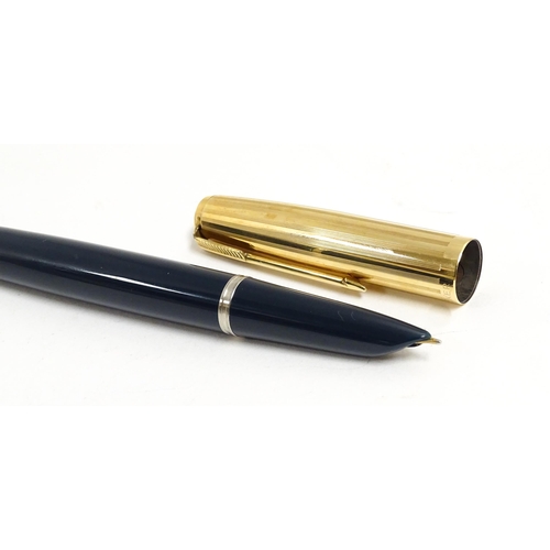 1166 - A boxed Parker 51 fountain pen with 14ct rolled gold cap, Vacumatic filling system and long clip (c1... 