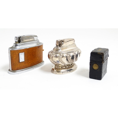 1179 - A Ronson Senator table lighter. Together with a Ronson Crown table lighter and a vanity case vesta c... 