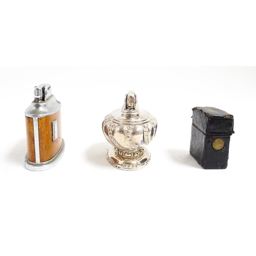 1179 - A Ronson Senator table lighter. Together with a Ronson Crown table lighter and a vanity case vesta c... 