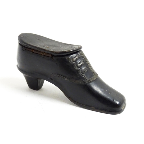 1185 - A late 19th / early 20thC lacquered papier mache snuff box modelled as a shoe. Approx. 3 1/4