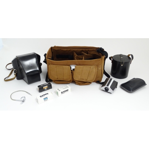 1196 - Pentacon Six TL camera and accessories in a bag.
Including Pentacon Six TL with Carl Zeiss Jena Biom... 