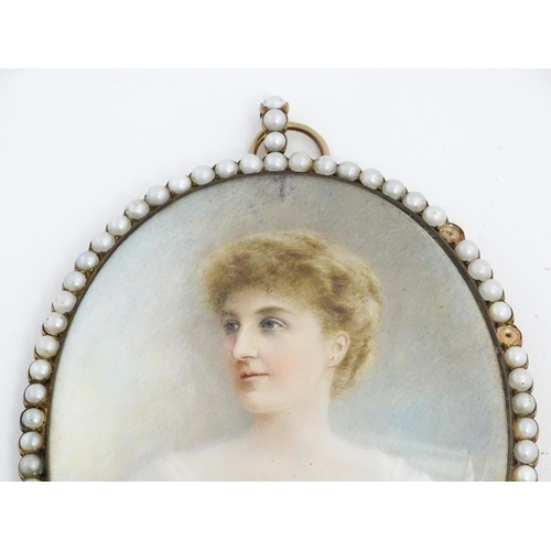 1213 - Mourning / Memorial Interest: A late 19th / early 20thC watercolour portrait miniature depicting a y... 