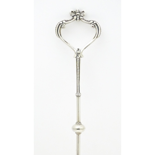 467 - A late 18th / early 19thC silver toasting fork, maker T.I. Approx. 17