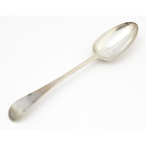 527 - A Geo III silver table spoon hallmarked London 1780, maker WC. Approx. 8 1/2