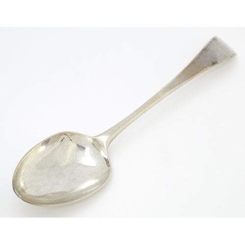 527 - A Geo III silver table spoon hallmarked London 1780, maker WC. Approx. 8 1/2