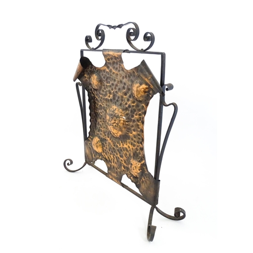 1303 - An Art Nouveau wrought iron and embossed copper fire screen, approx 22