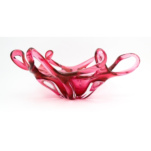 231 - A retro 20thC pink art glass centrepiece with looped edge in the manner of Josef Hospodka for Chribs... 