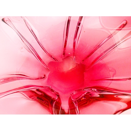 231 - A retro 20thC pink art glass centrepiece with looped edge in the manner of Josef Hospodka for Chribs... 