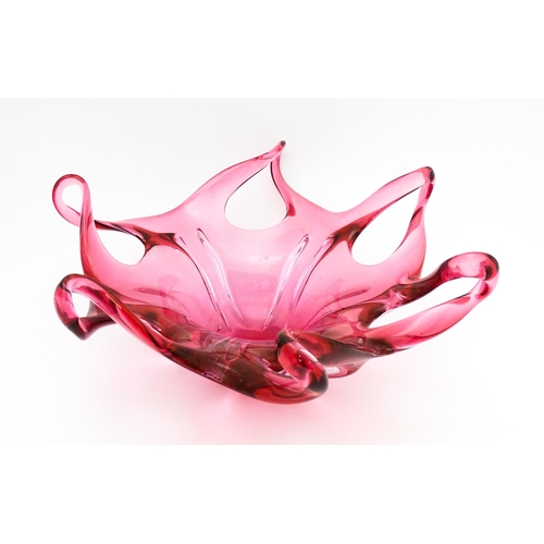 231 - A retro 20thC pink art glass centrepiece with looped edge in the manner of Josef Hospodka for Chribs... 