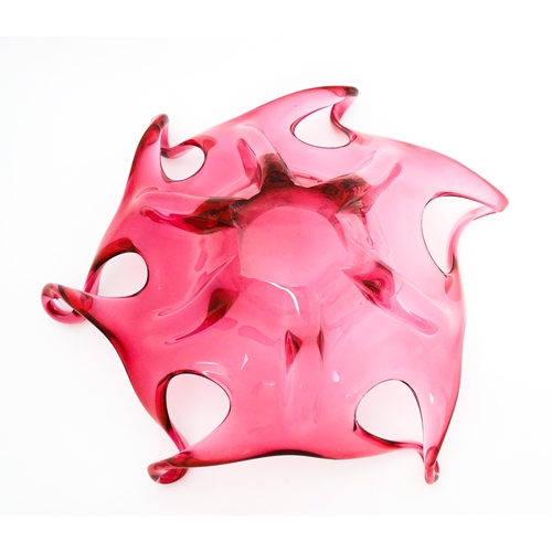 231 - A retro 20thC pink art glass centrepiece with looped edge in the manner of Josef Hospodka for Chribs... 