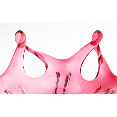 231 - A retro 20thC pink art glass centrepiece with looped edge in the manner of Josef Hospodka for Chribs... 