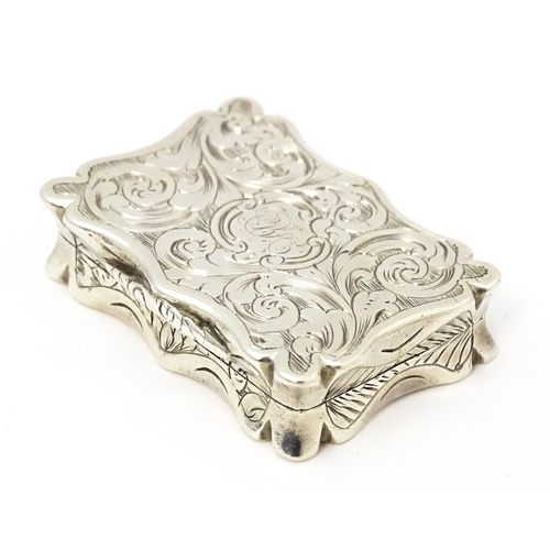 373 - A Victorian silver vinaigrette with engraved acanthus scroll decoration and opening to reveal a gild... 