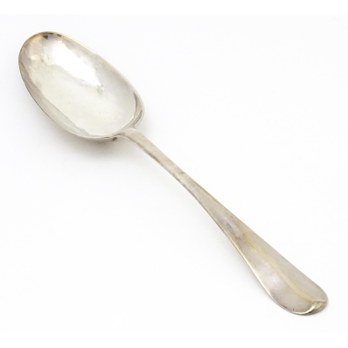 445 - A Geo I silver Hanoverian rats tail spoon hallmarked London 1723, maker Richard Scarlett. Approx. 8