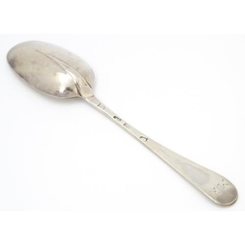 445 - A Geo I silver Hanoverian rats tail spoon hallmarked London 1723, maker Richard Scarlett. Approx. 8