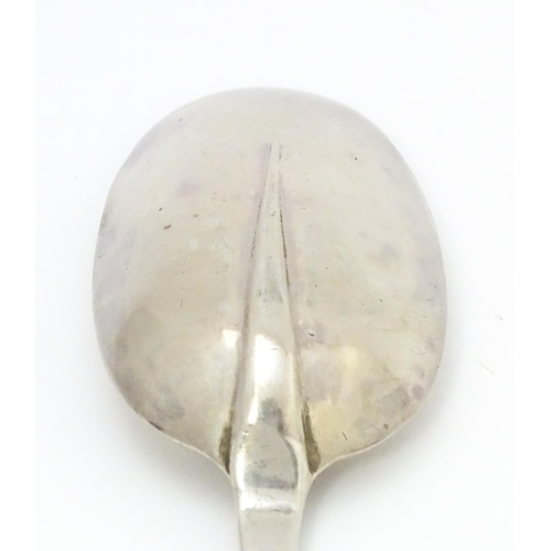 445 - A Geo I silver Hanoverian rats tail spoon hallmarked London 1723, maker Richard Scarlett. Approx. 8