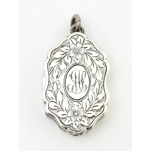 475 - A silver vinaigrette of shaped form with floral and foliate detail hallmarked Birmingham 1908, maker... 