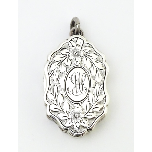 475 - A silver vinaigrette of shaped form with floral and foliate detail hallmarked Birmingham 1908, maker... 