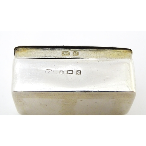 502 - A silver pill box with gilded interior, hallmarked Birmingham 1904. Approx 1 3/8